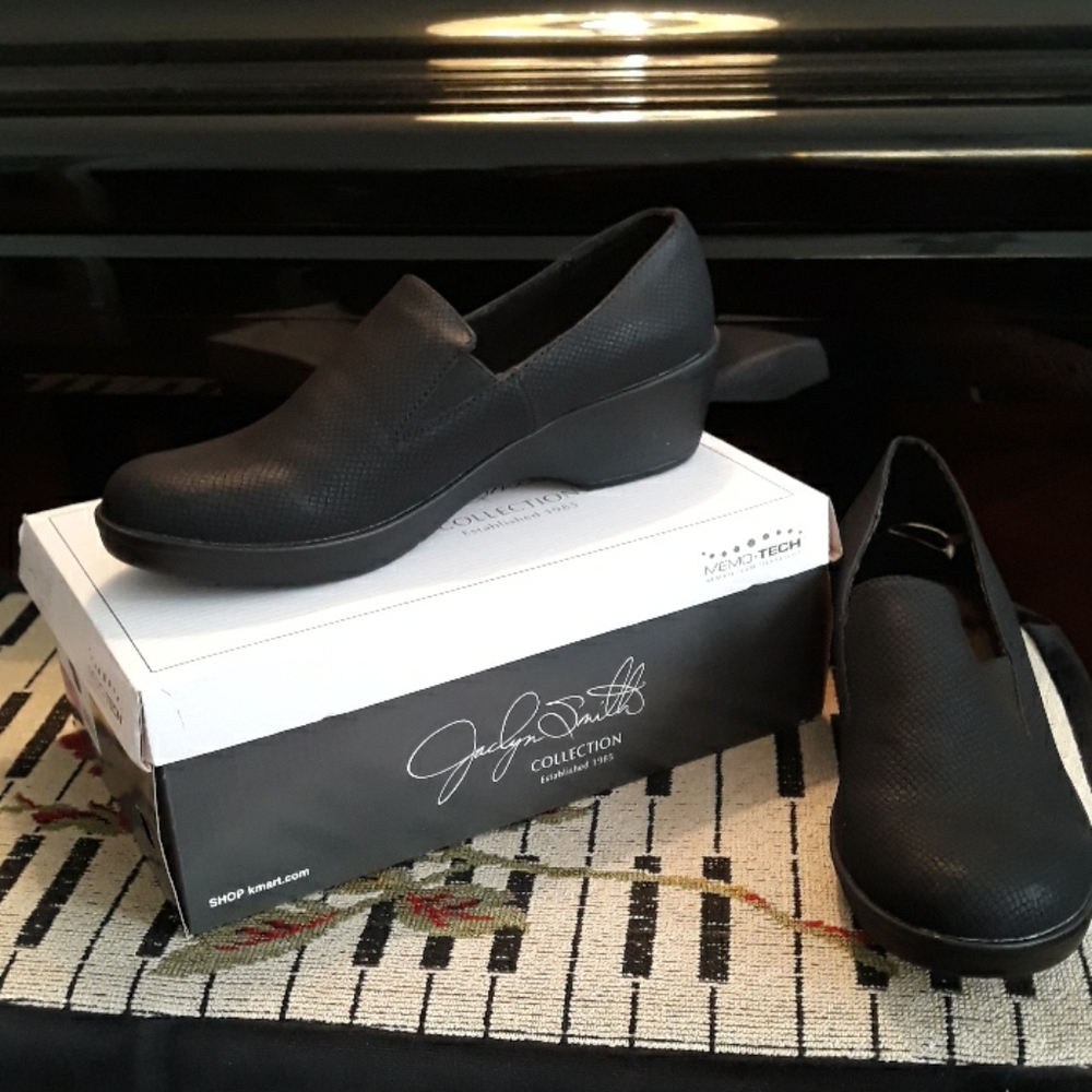 NEW Jaclyn Smith slip on shoes